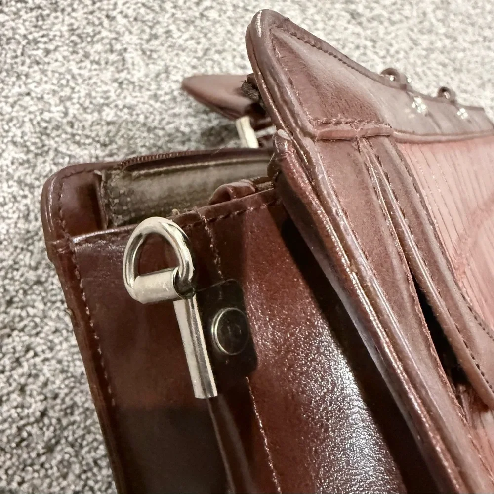 Vtg MARC CHANTEL EMBOSSED Crocodile Brown Leather Briefcase RARE Zip Closure
